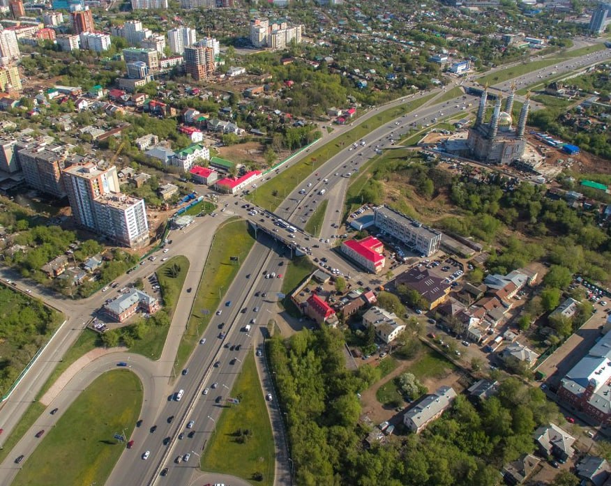 Уфа проспект салавата. Проспект Салавата Юлаева. Проспект Салавата Юлаева газон разделительный.